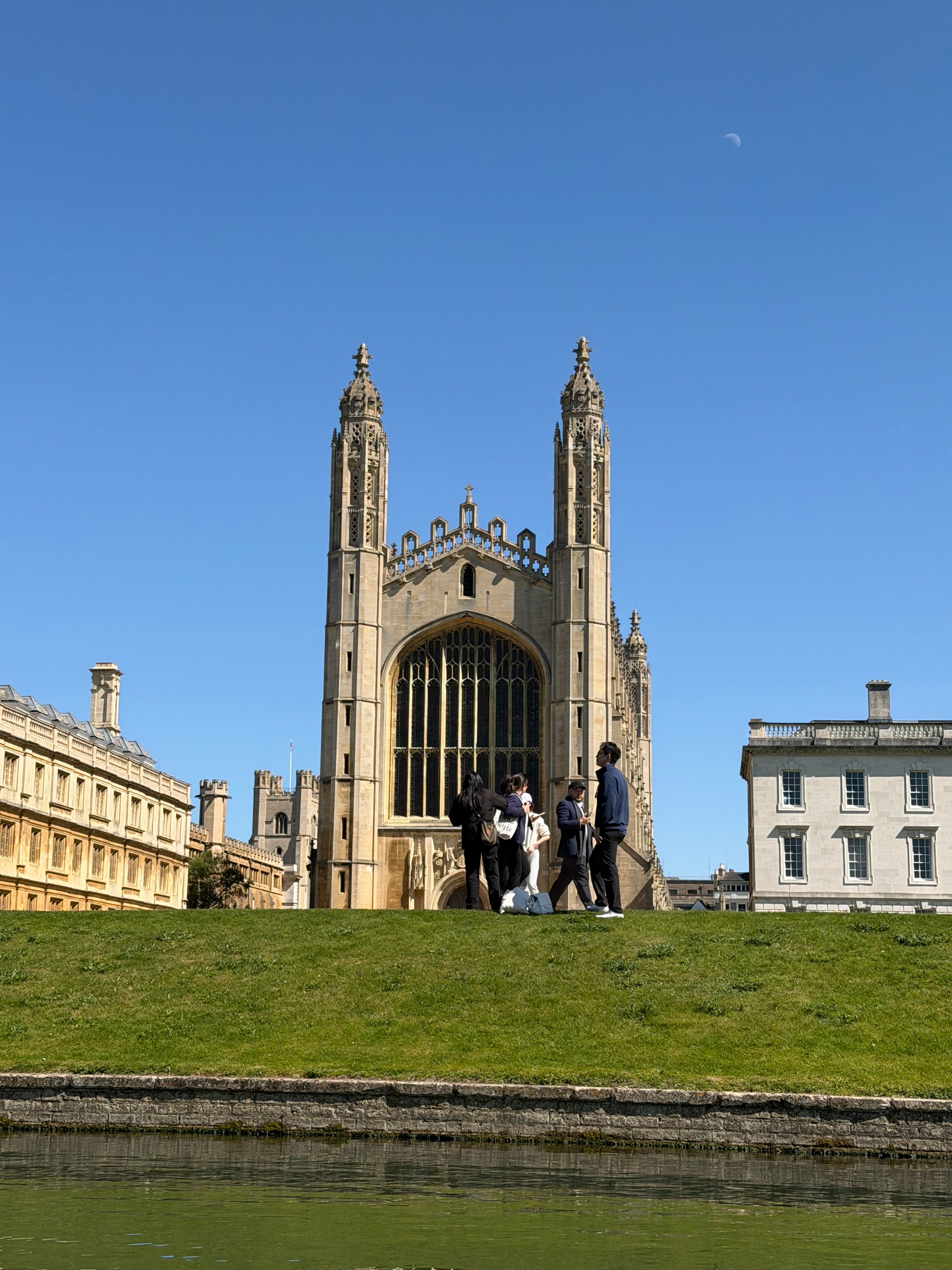 Student Loan Repayment Threshold Freeze: What It Could Mean for Graduates