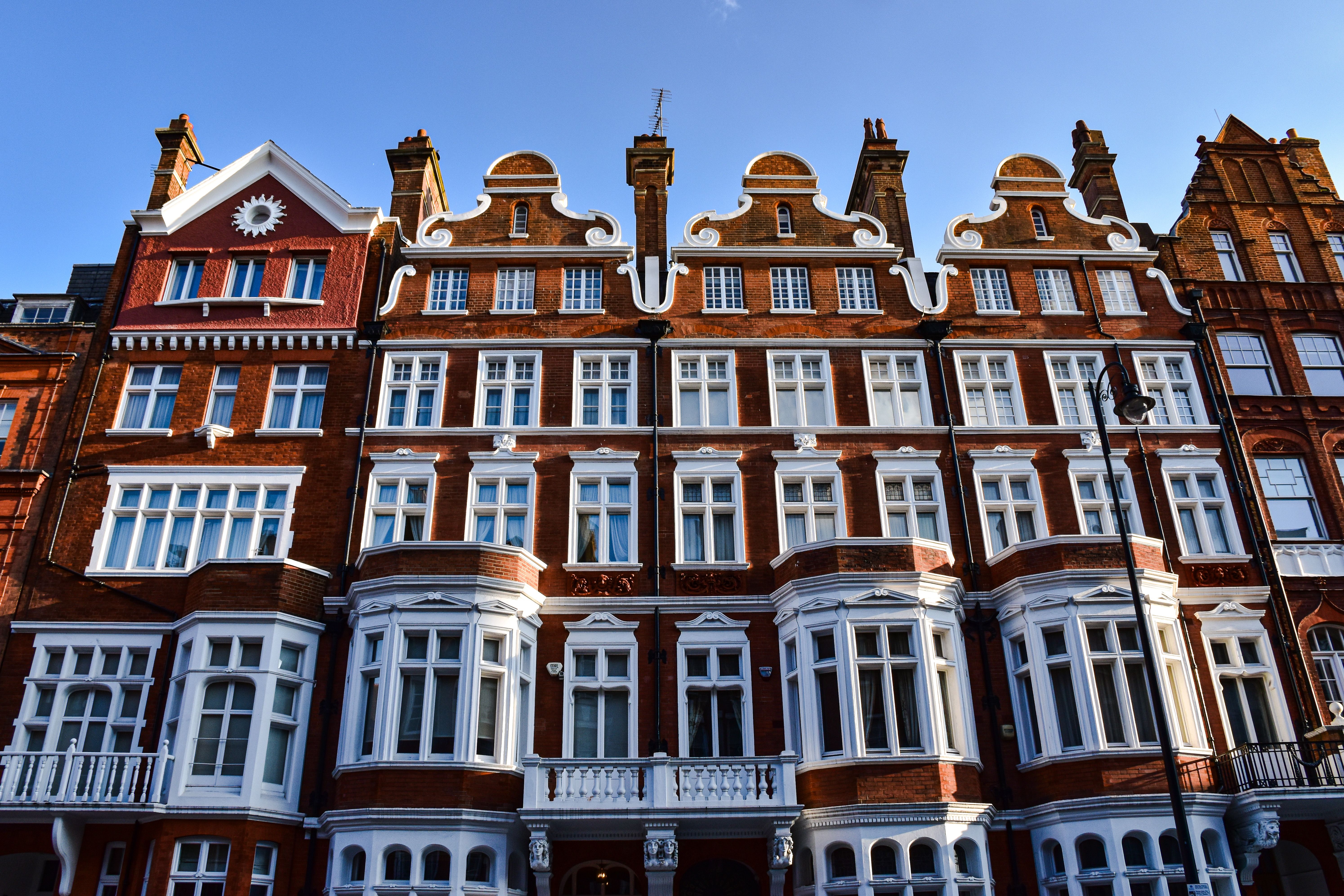 UK House Prices Rise for the First Time in Four Months